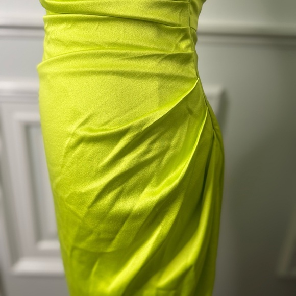 Elliatt Neon Yellow One-Shoulder Dress - Picture 5 of 17